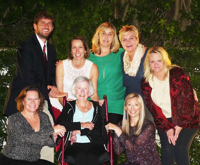 Photo of the AWAI Lunch Bunch - Josh Titcomb, Rebecca Matter, Kristin Schwartz, Barb Hume, Helen Buttery, Kathleen Yeakle, and Jackie Mahler
